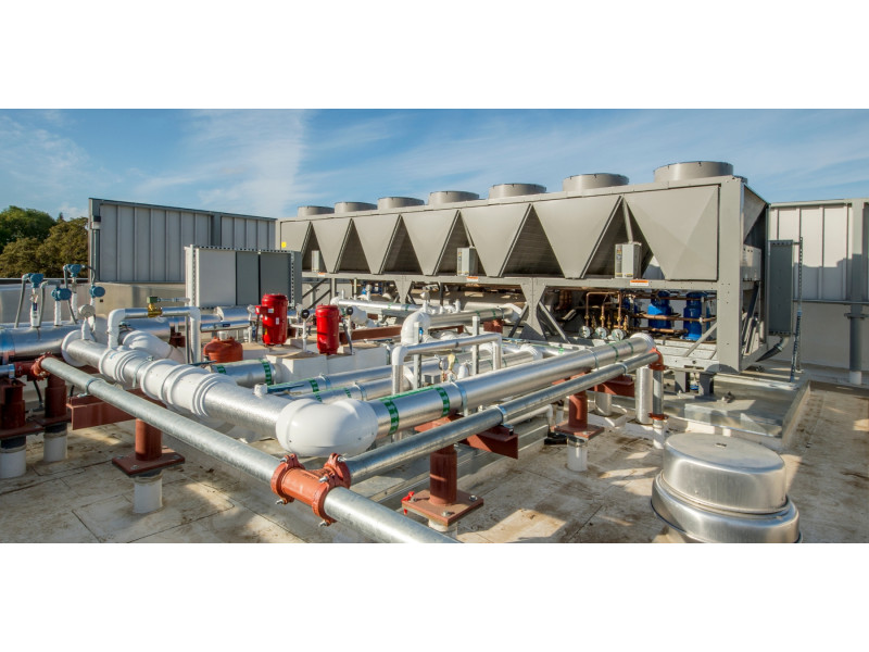 Коли вигідніше встановити градирню замість чилера