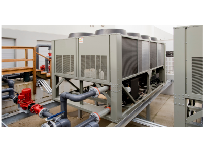 Чиллери з фрікулінгом: підвищення продуктивності завдяки природному охолодженню