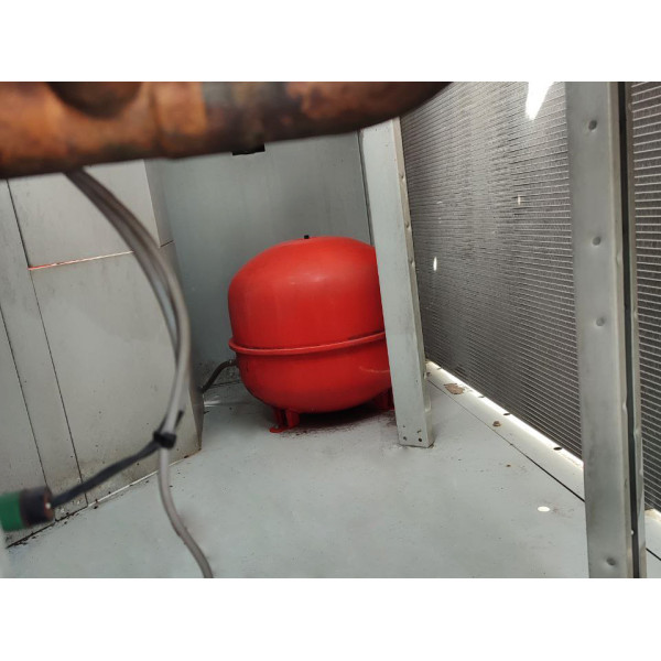 Чиллер для охолодження води 135 кВТ CARRIER 30RBS-140A  (вживаний)