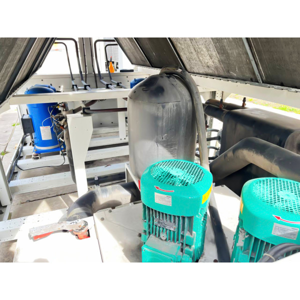 Чиллер для охолодження води 296,7 кВТ TRANE CGAM 110 (Вживаний)