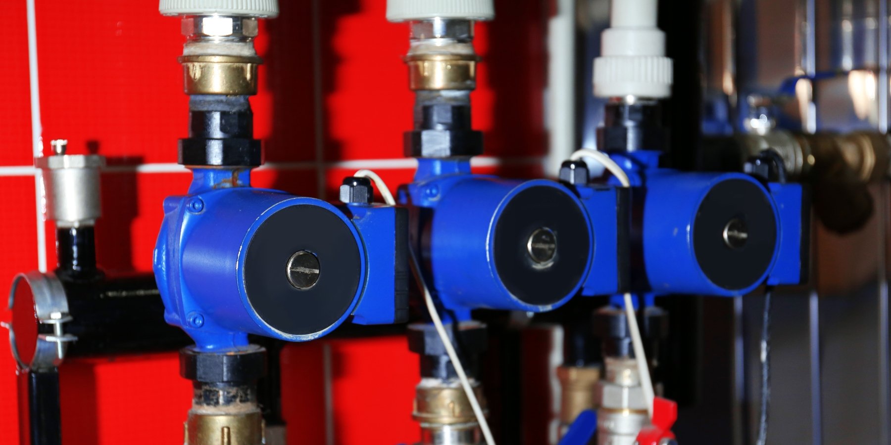 как должен стоять насос на отопление фото