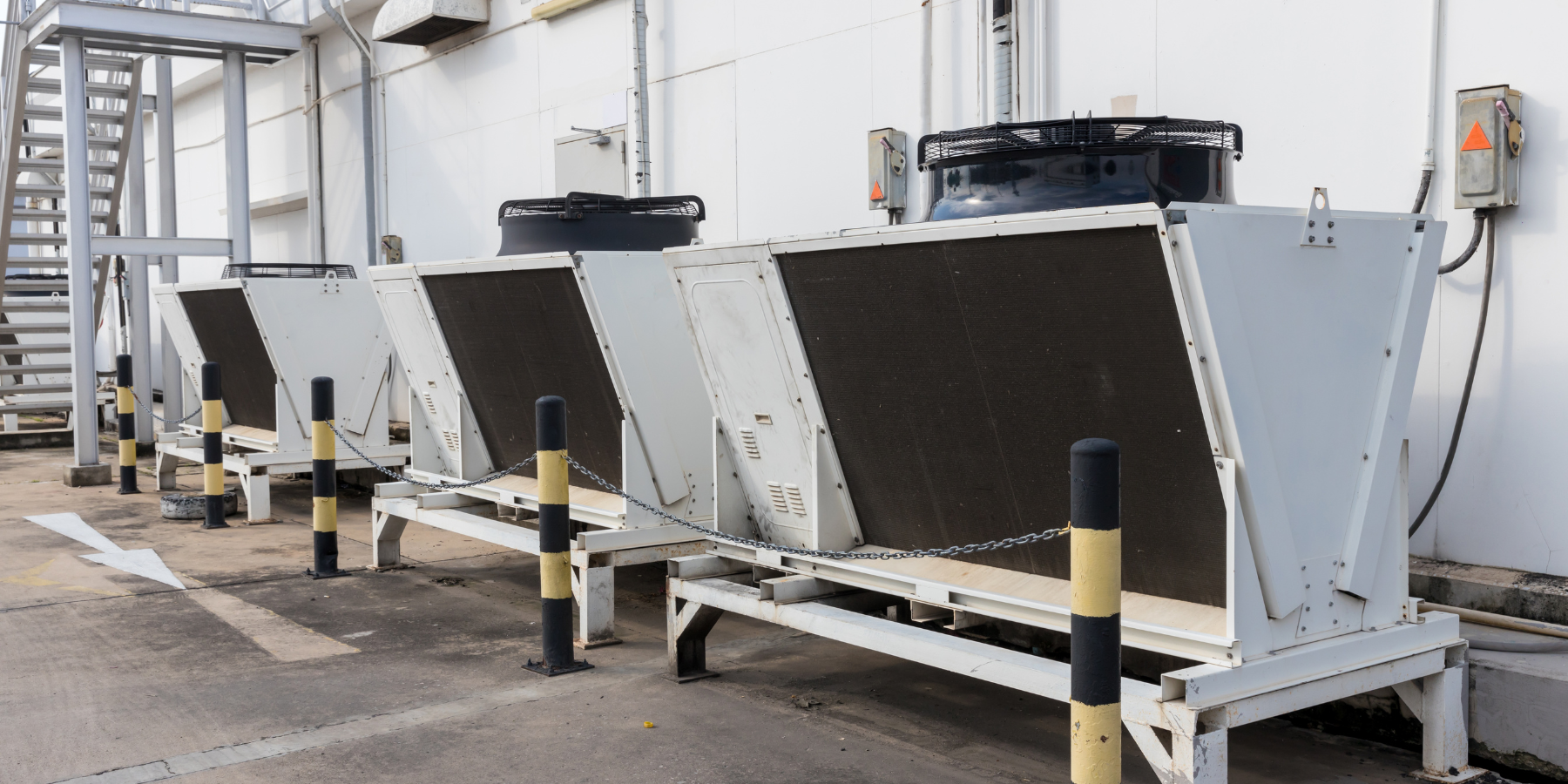 Суха вентиляторна градирня з адіабатичним охолодженням